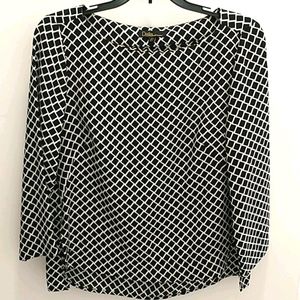 Formal mid sleeve blouse, with slit at sided